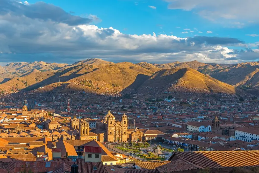 Choosing the Right Tour Guided or Independent